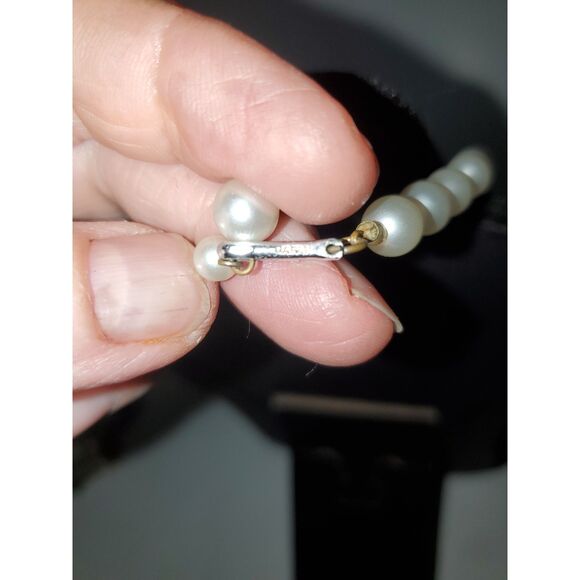 A Vintage Japan Faux Pearl Necklace Classic Timeless Elegant Costume Jewelry - Picture 6 of 7